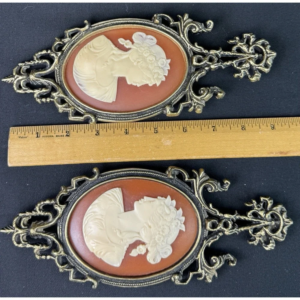 Vintage Lot Of 2 Arabesque Venezia Cameo Wall Hangings 9